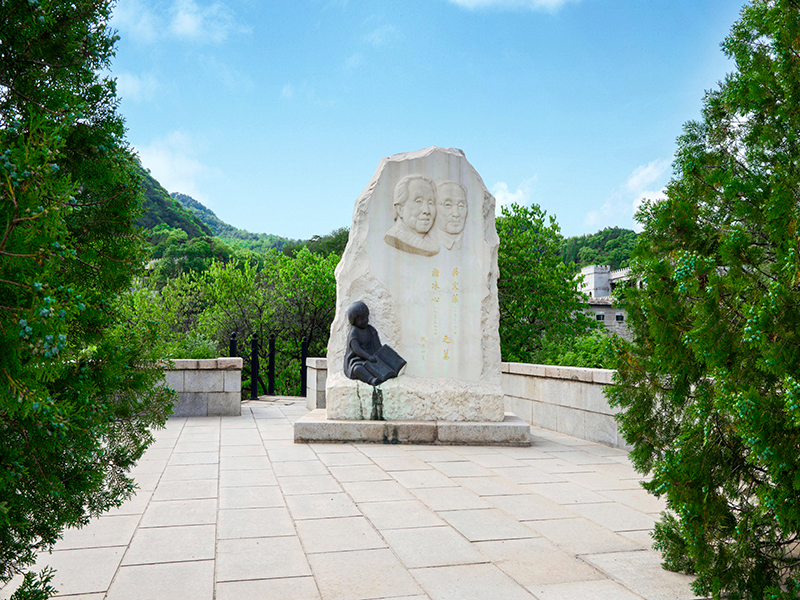 生态葬陵园，怀思堂和九公山纪念林怎么选？
